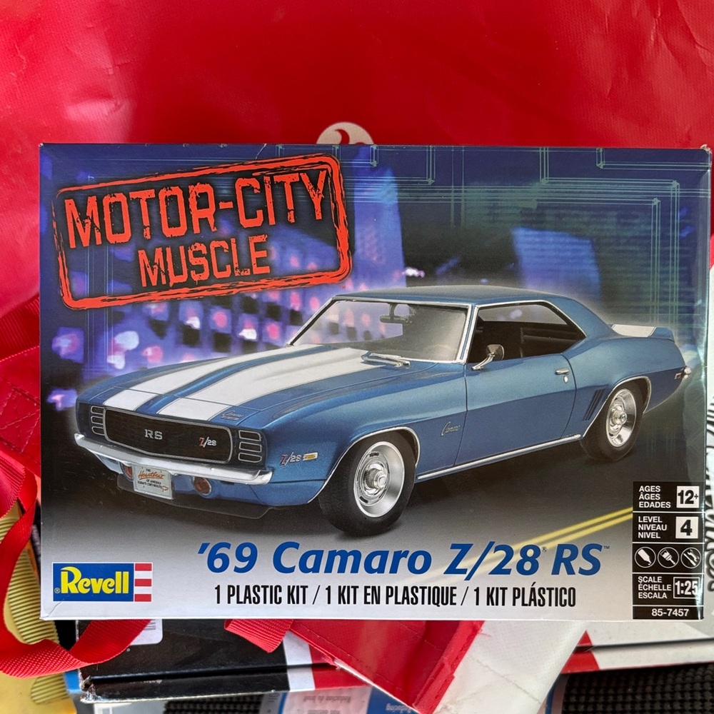 NWT Revell '69 Camaro Z/28 RS Model Kit